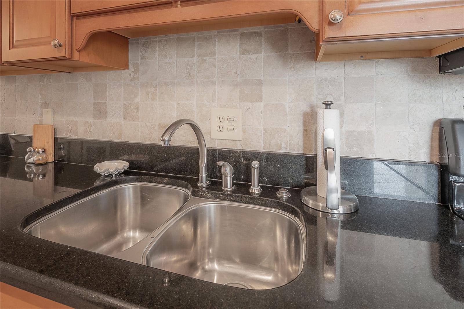 Image 11 of 33 For 5020 Bayshore Boulevard 702