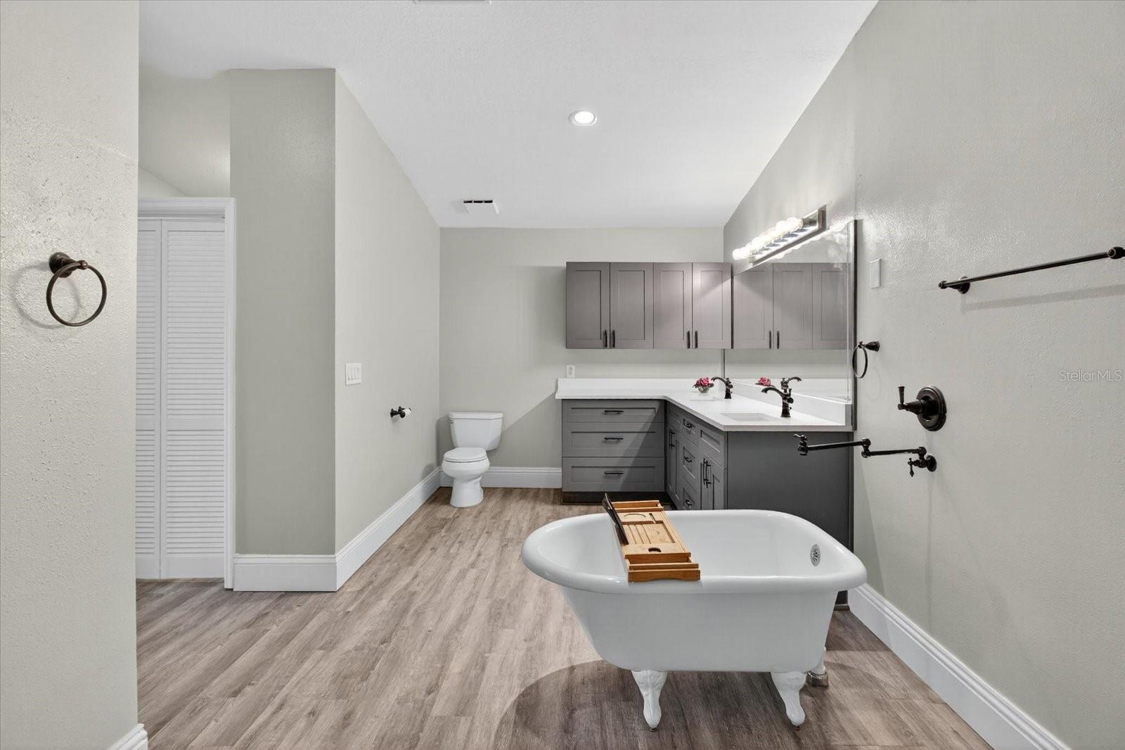 Image 43 of 85 For 3238 Cullendale Drive