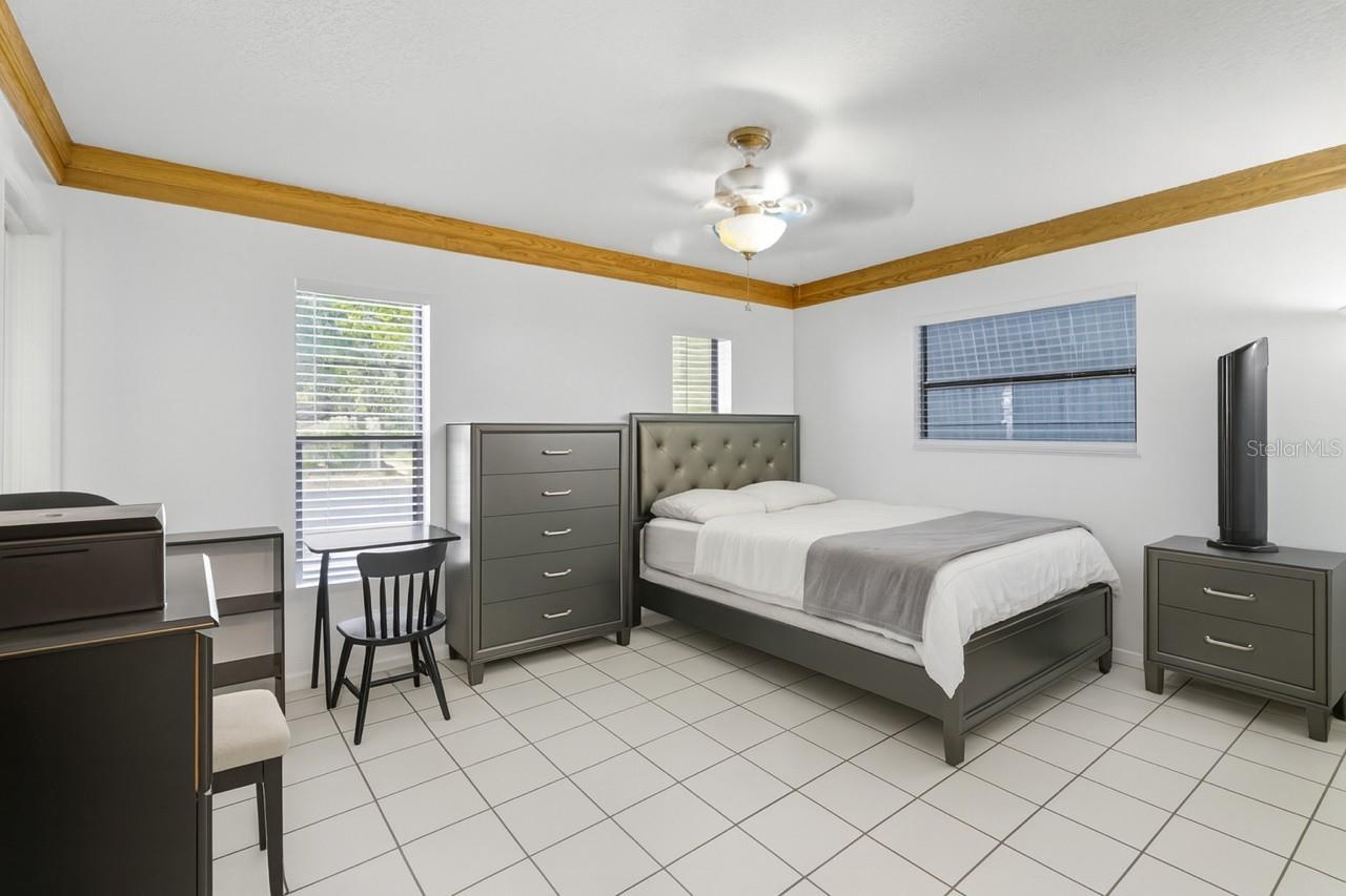 Image 19 of 27 For 16034 Pine Ridge Drive