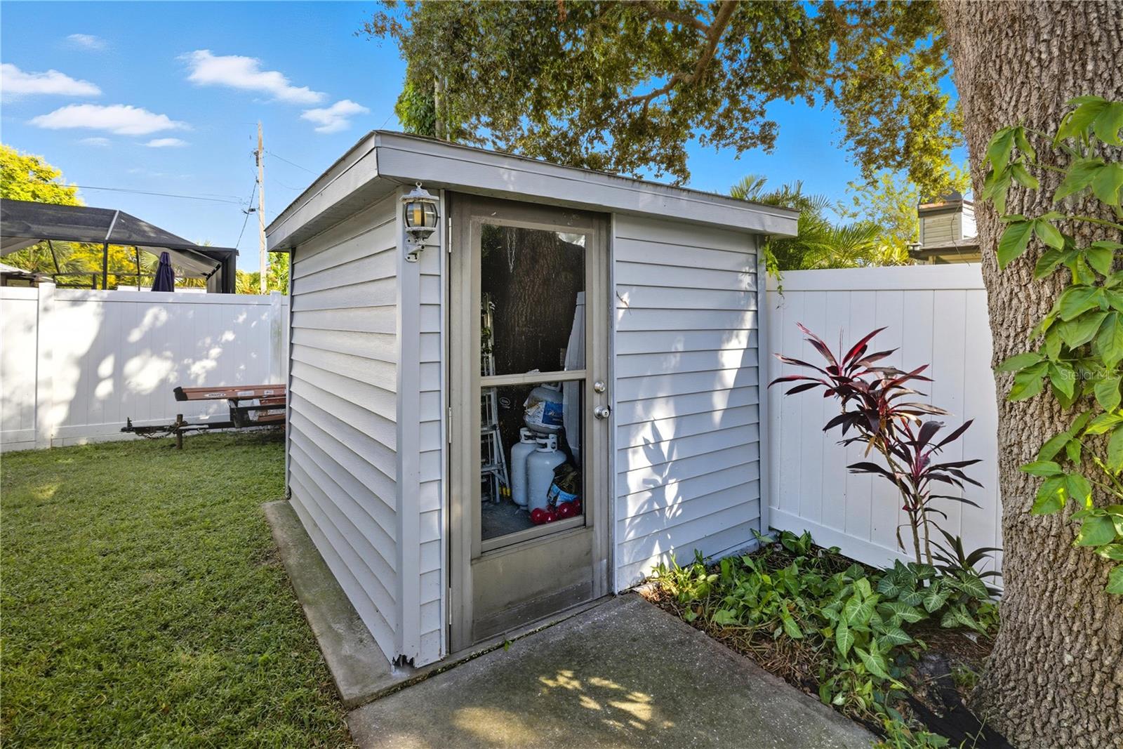 Image 23 of 27 For 16034 Pine Ridge Drive