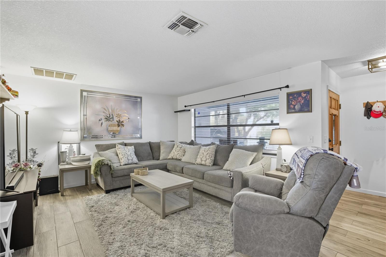 Image 5 of 27 For 16034 Pine Ridge Drive