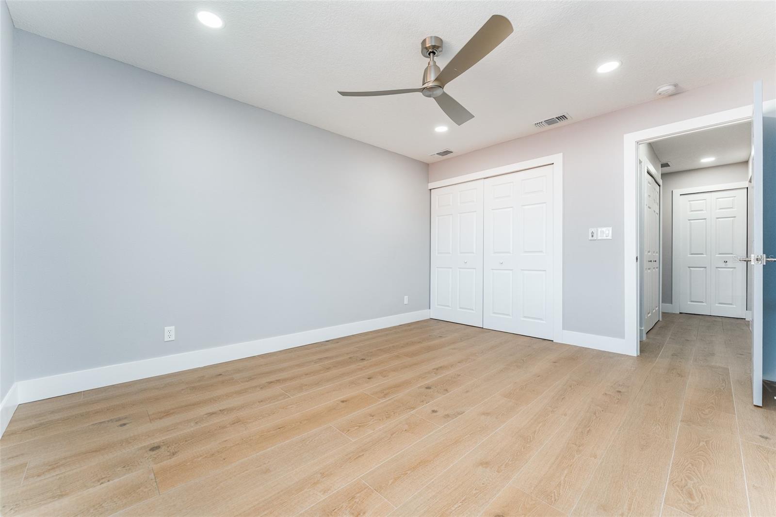 Image 19 of 33 For 4720 Brittany Drive S 139