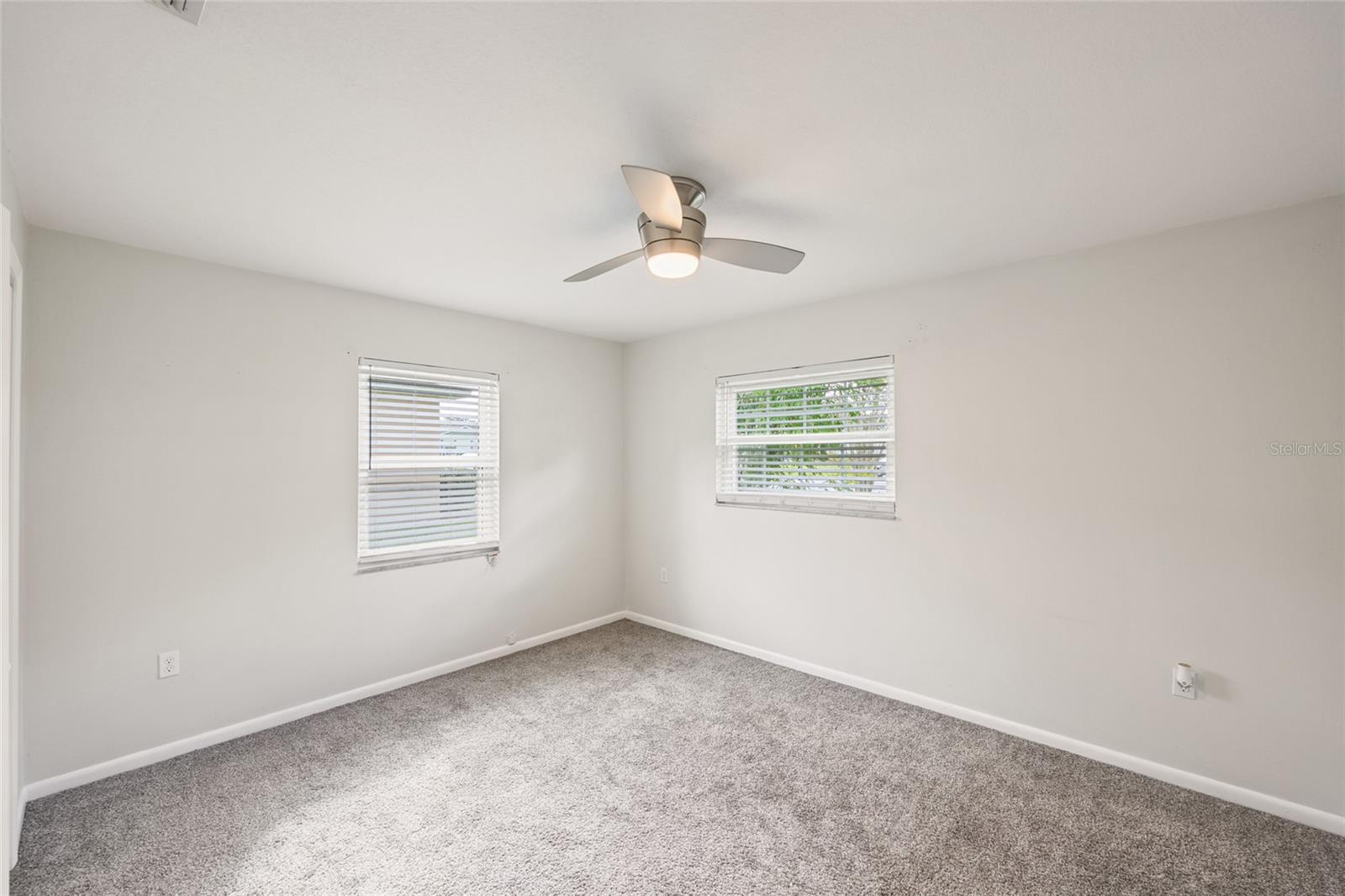 Image 19 of 31 For 934 Point View Lane