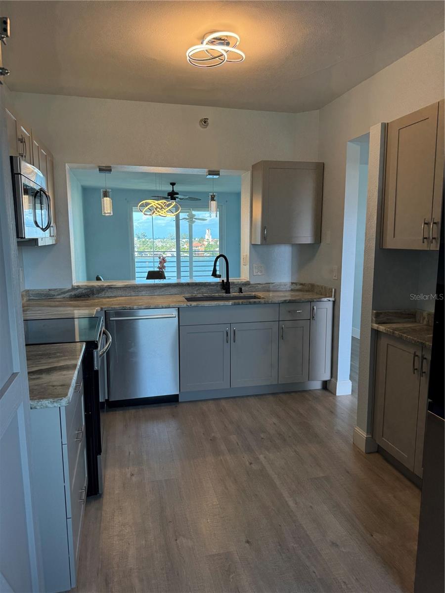 Image 4 of 34 For 7902 Sailboat Key Boulevard S 502