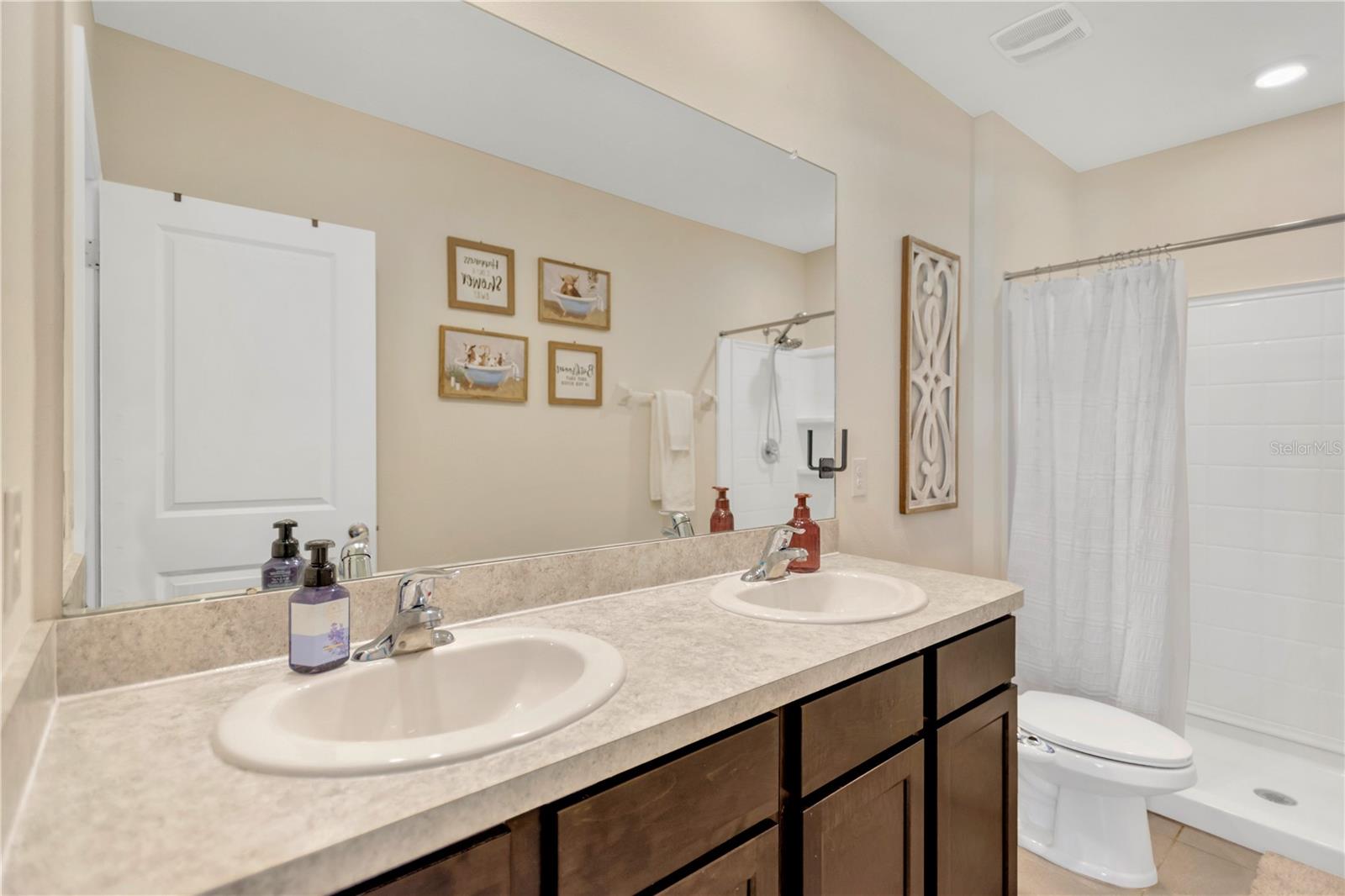 Image 19 of 24 For 762 Barclay Wood Drive