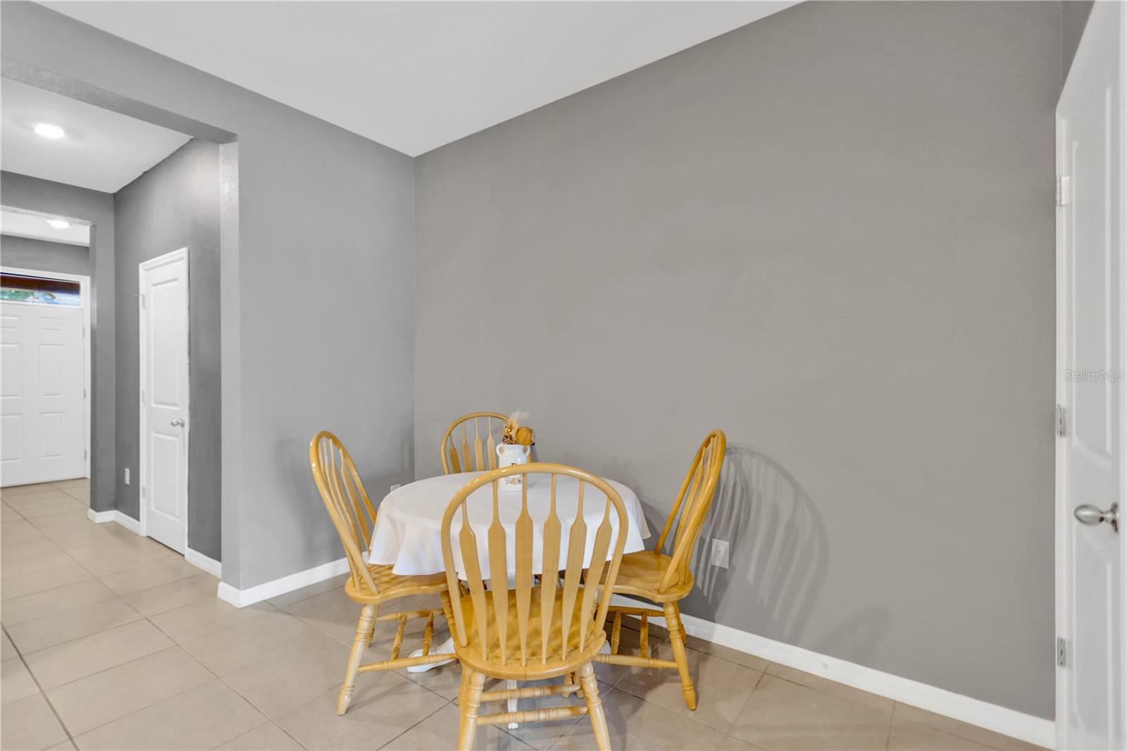 Image 4 of 24 For 762 Barclay Wood Drive