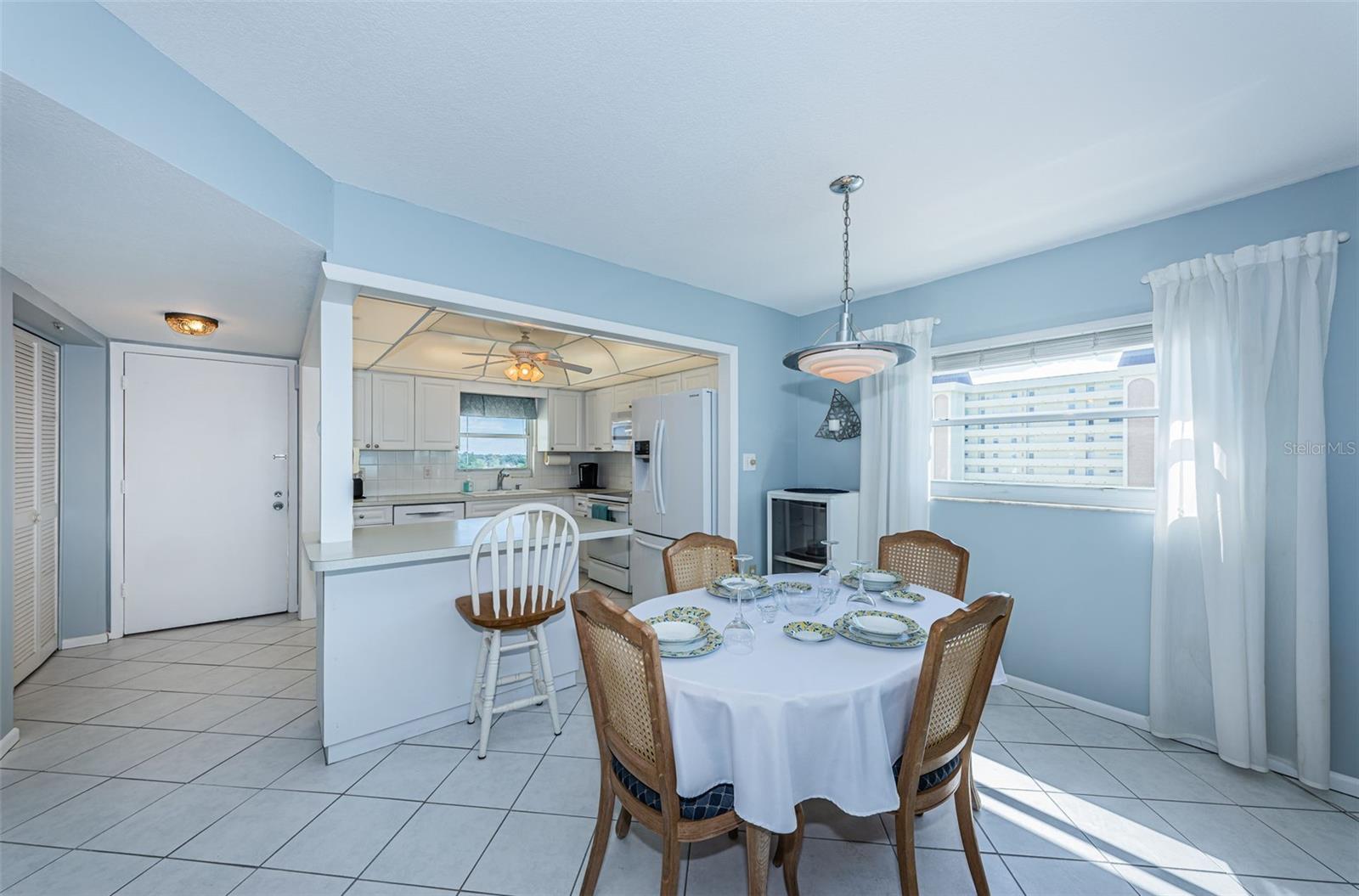 Image 10 of 58 For 4750 Cove Circle 801