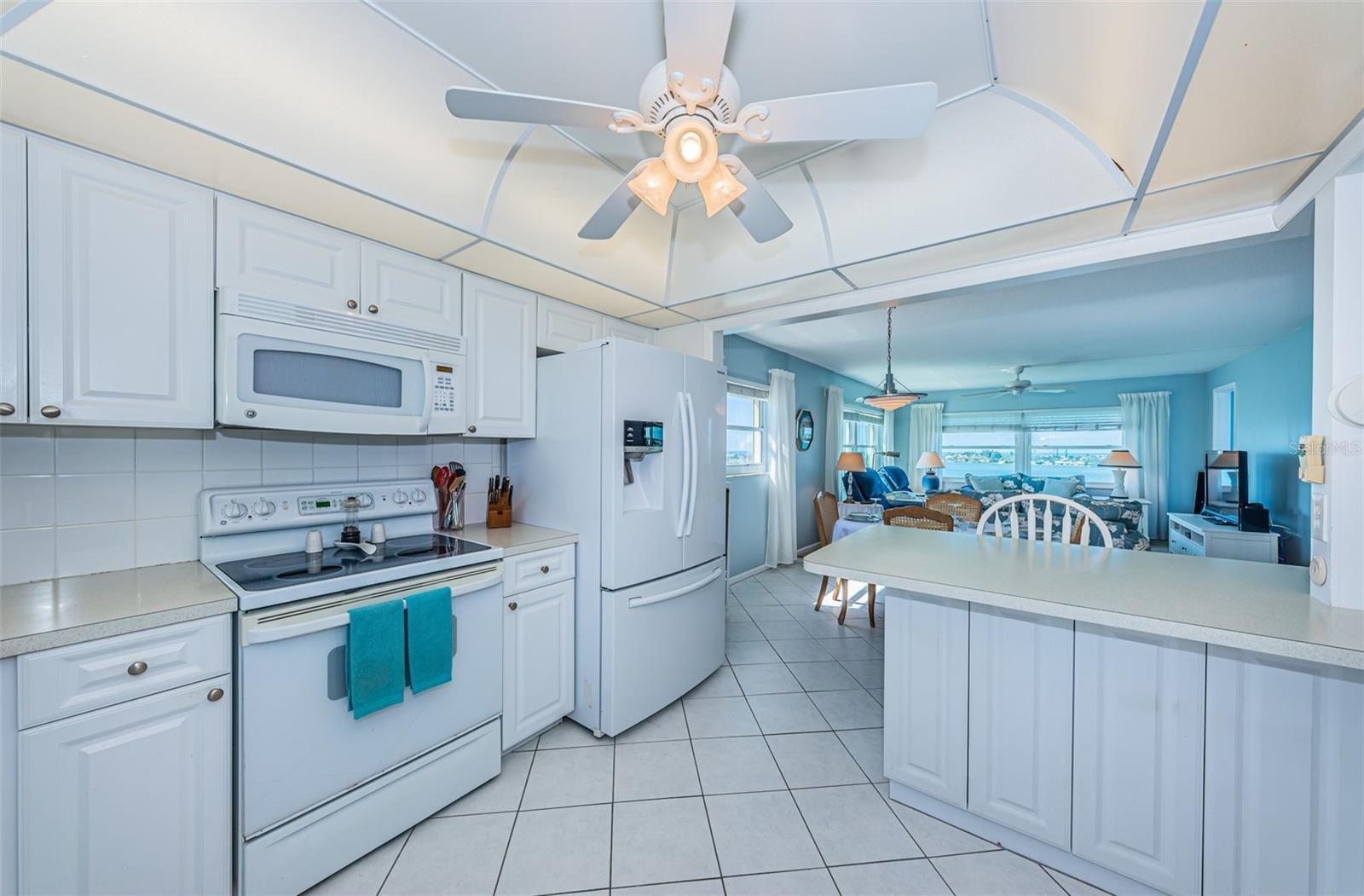 Image 8 of 58 For 4750 Cove Circle 801