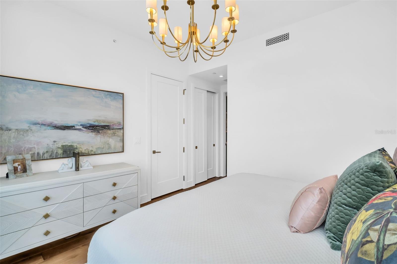 Image 37 of 61 For 100 1st Avenue N 3001