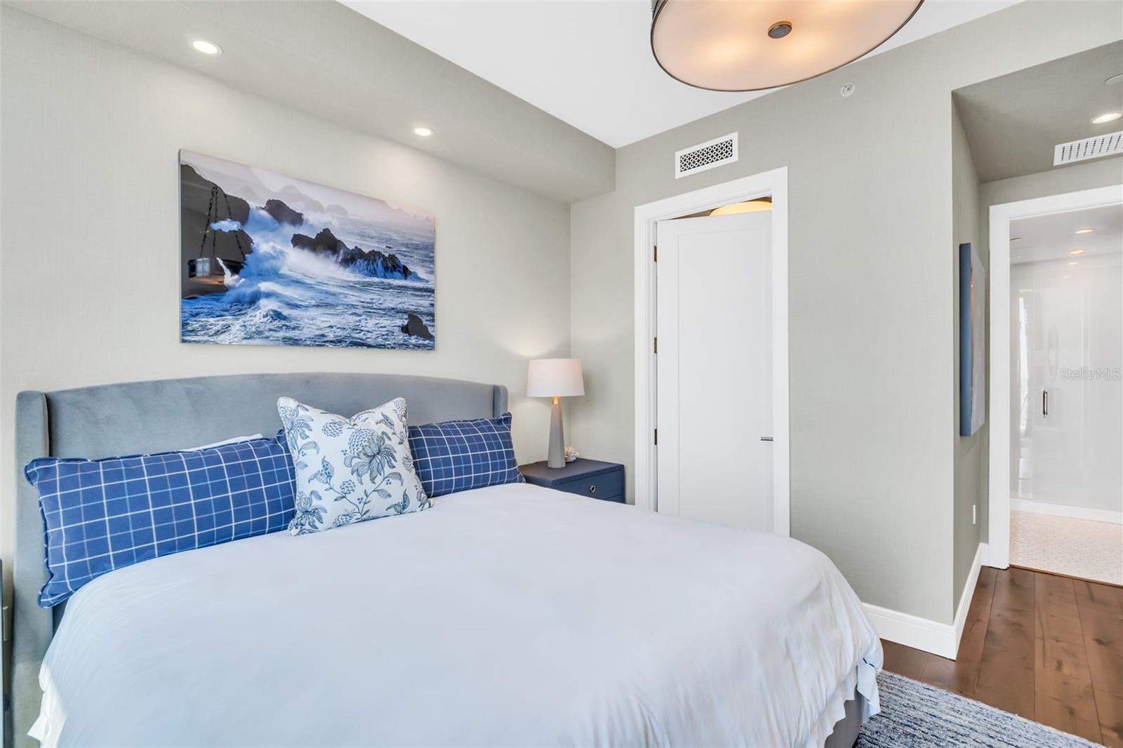 Image 48 of 61 For 100 1st Avenue N 3001