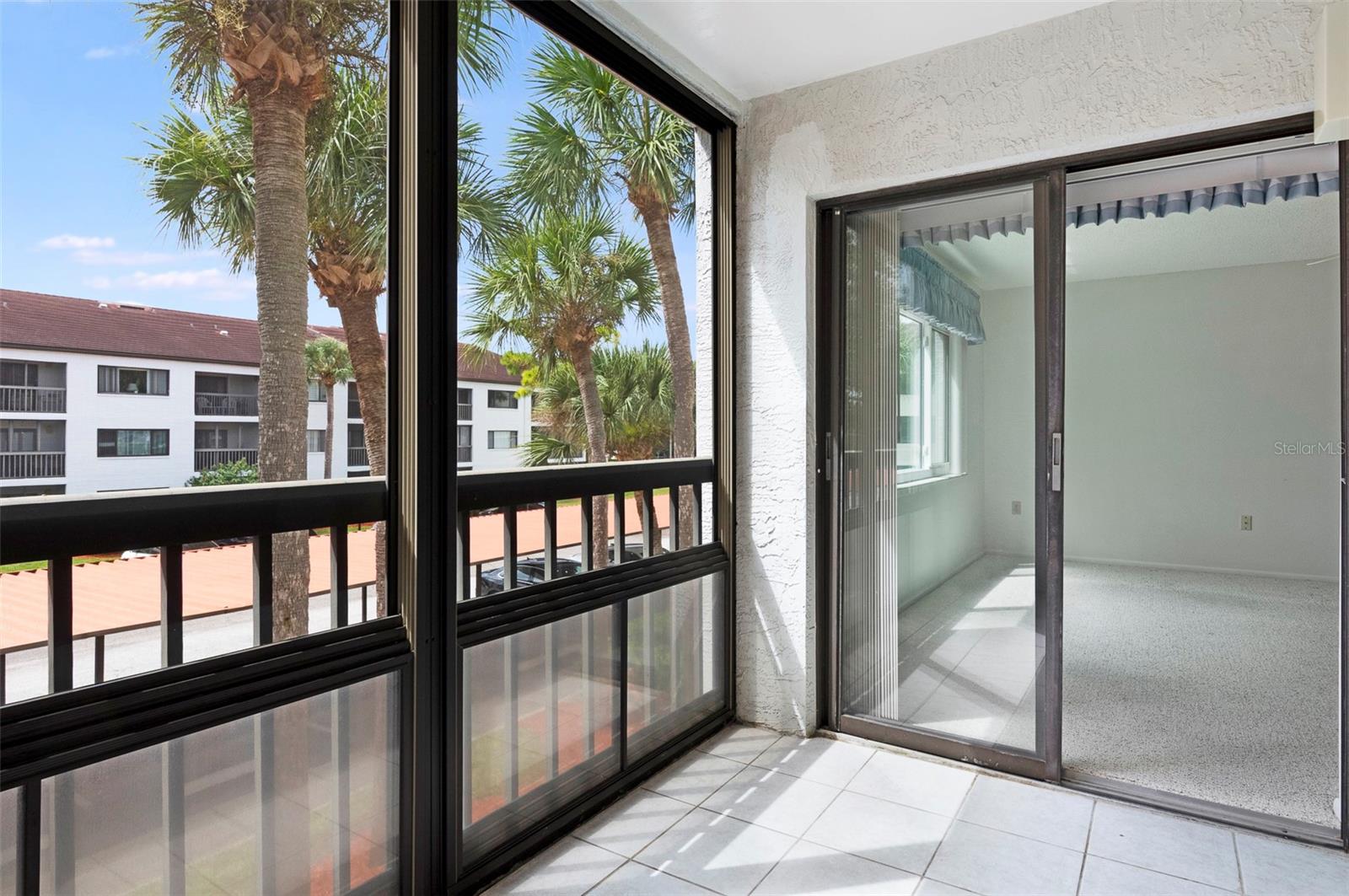 Image 13 of 32 For 2593 Countryside Boulevard 7203