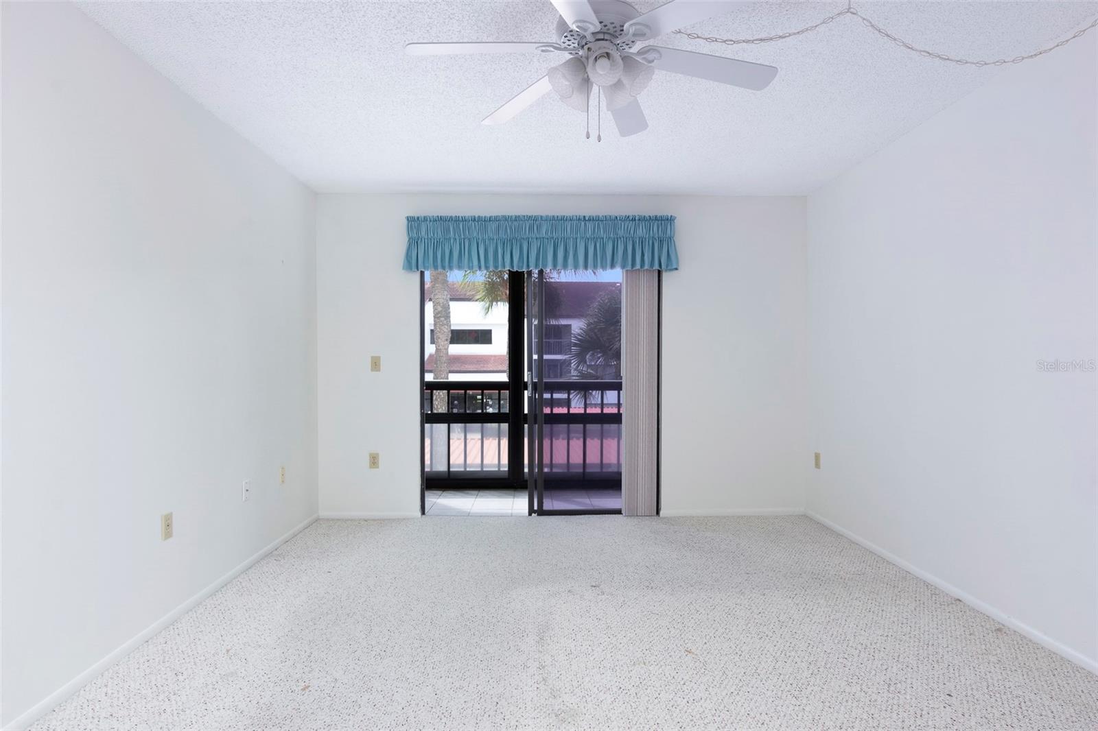 Image 15 of 32 For 2593 Countryside Boulevard 7203