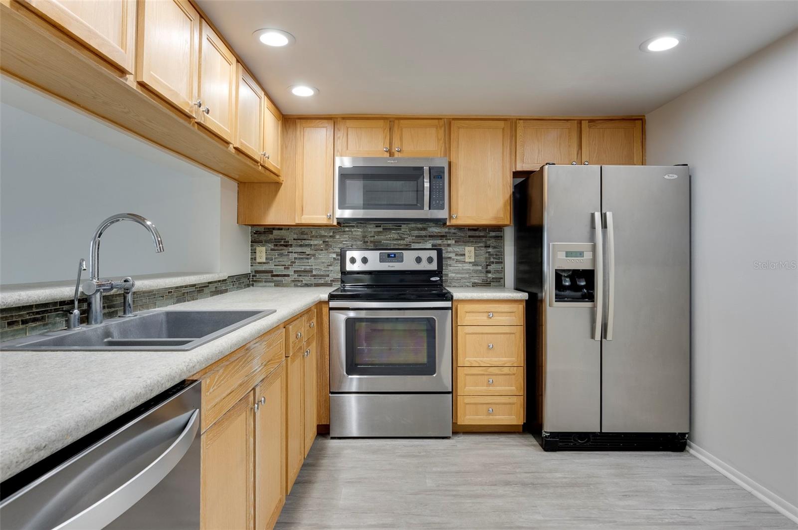 Image 4 of 32 For 2593 Countryside Boulevard 7203