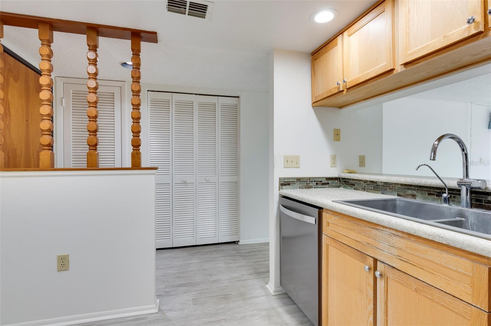 Image 6 of 32 For 2593 Countryside Boulevard 7203