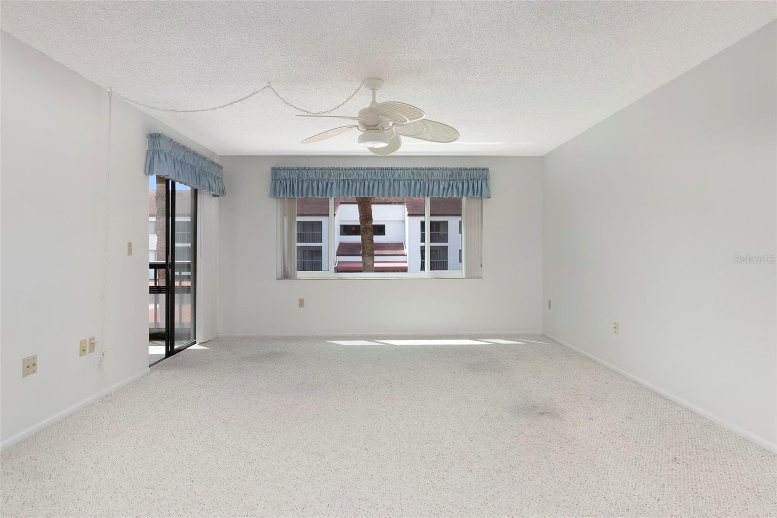Image 8 of 32 For 2593 Countryside Boulevard 7203