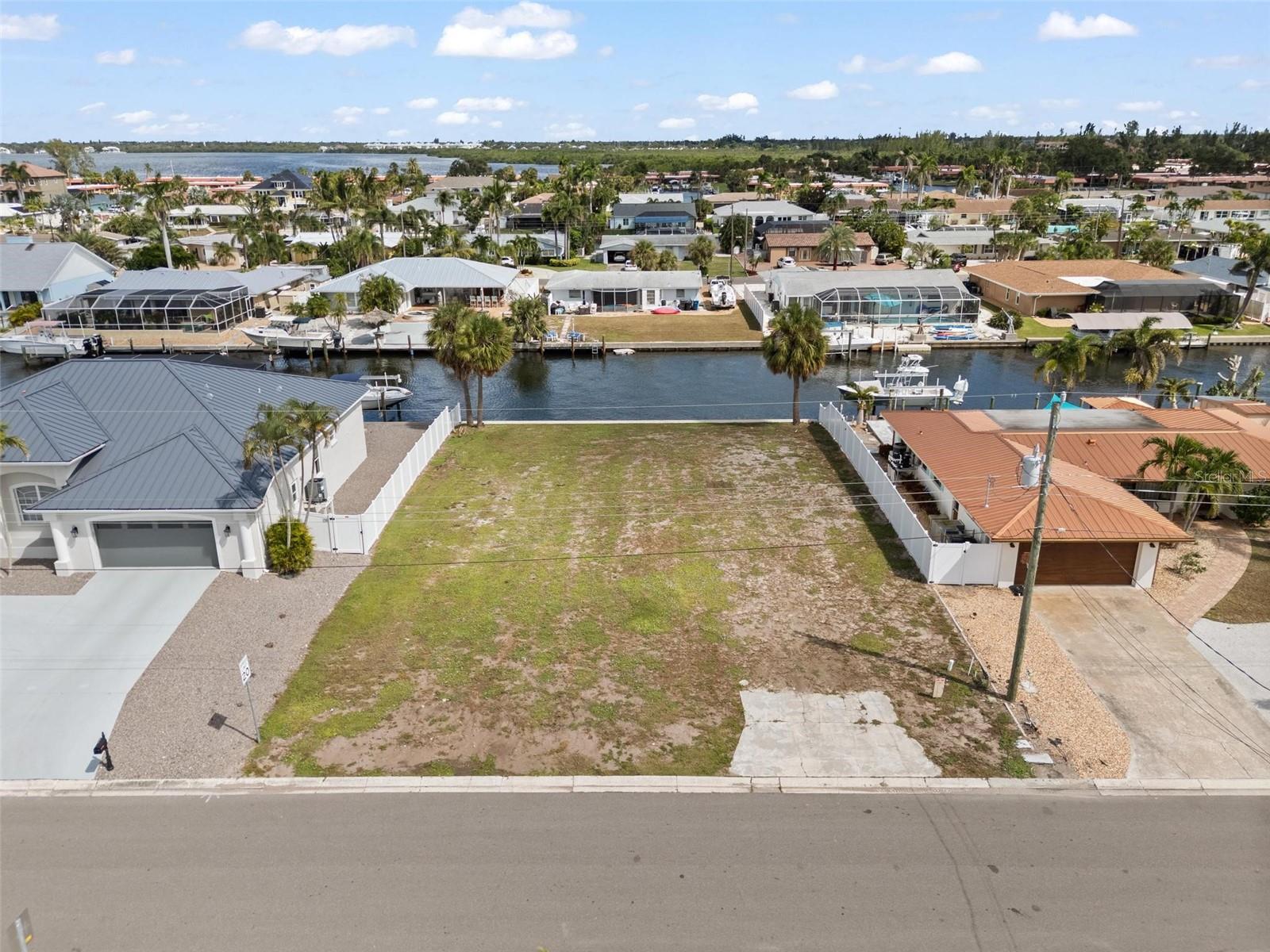 Image 2 of 23 For 4007 Coconut Terrace