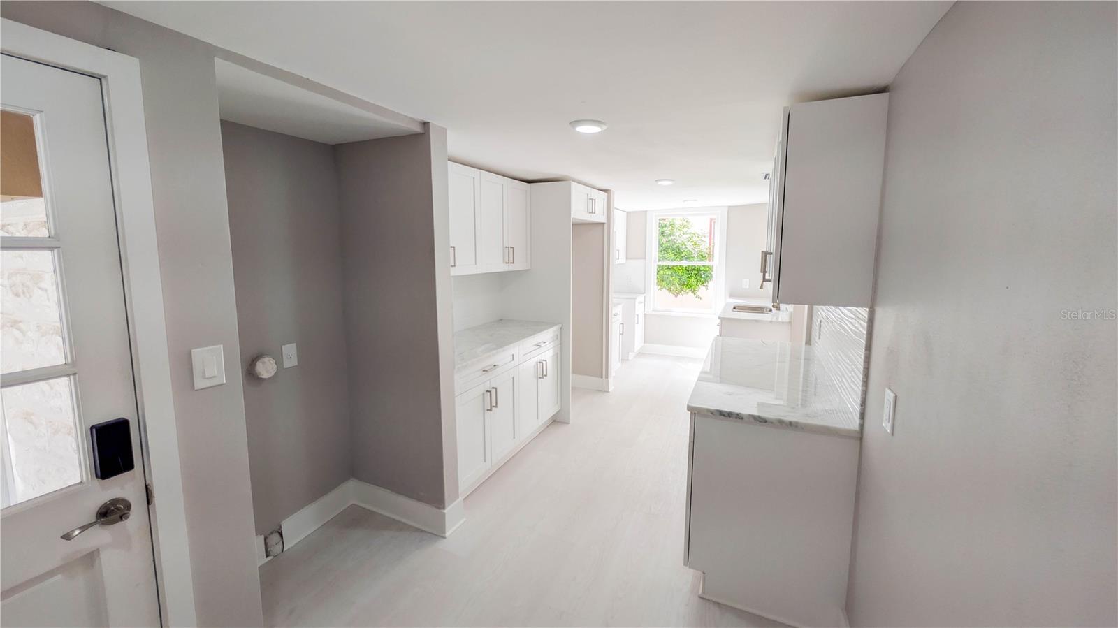 Image 21 of 89 For 361 Lang Court N