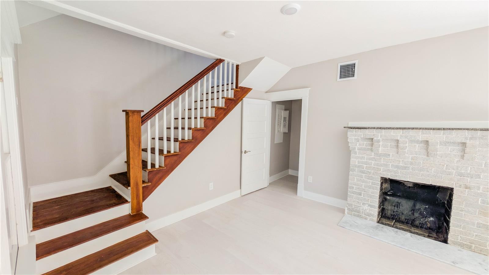 Image 24 of 89 For 361 Lang Court N