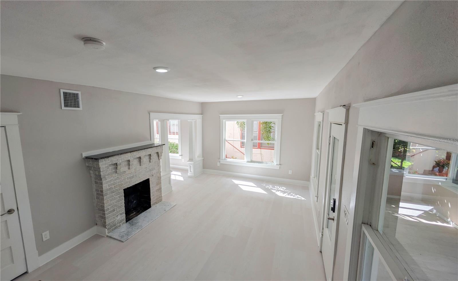 Image 25 of 89 For 361 Lang Court N