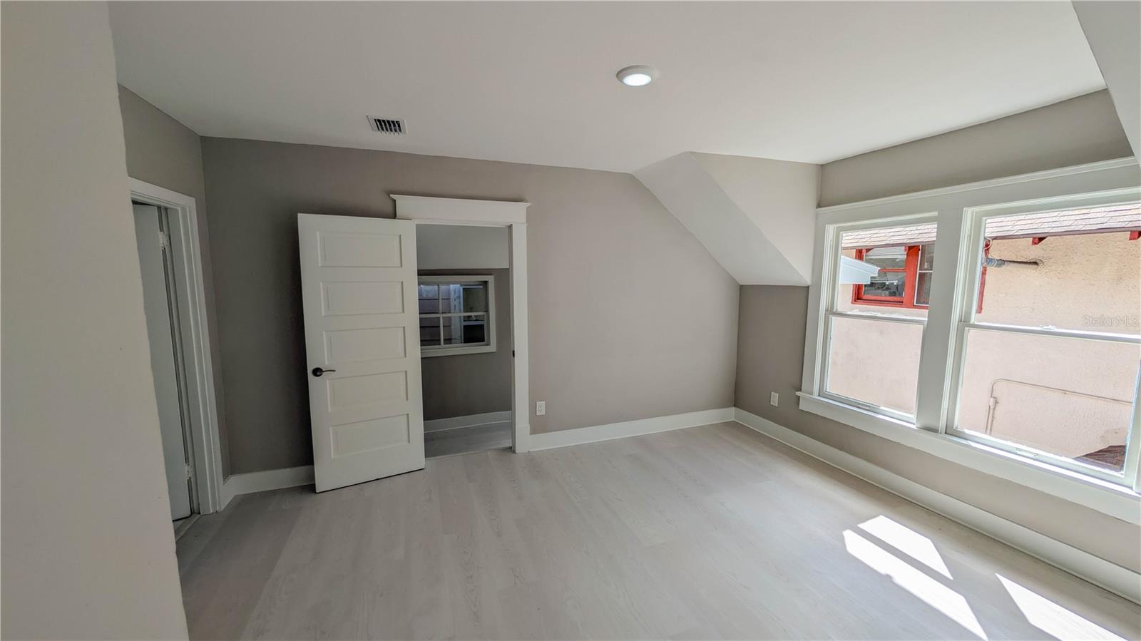 Image 27 of 89 For 361 Lang Court N