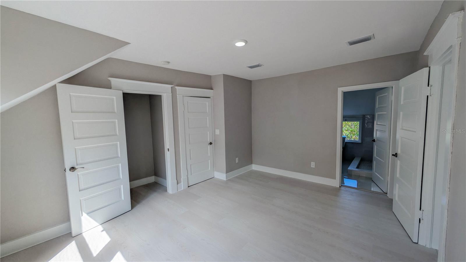 Image 28 of 89 For 361 Lang Court N