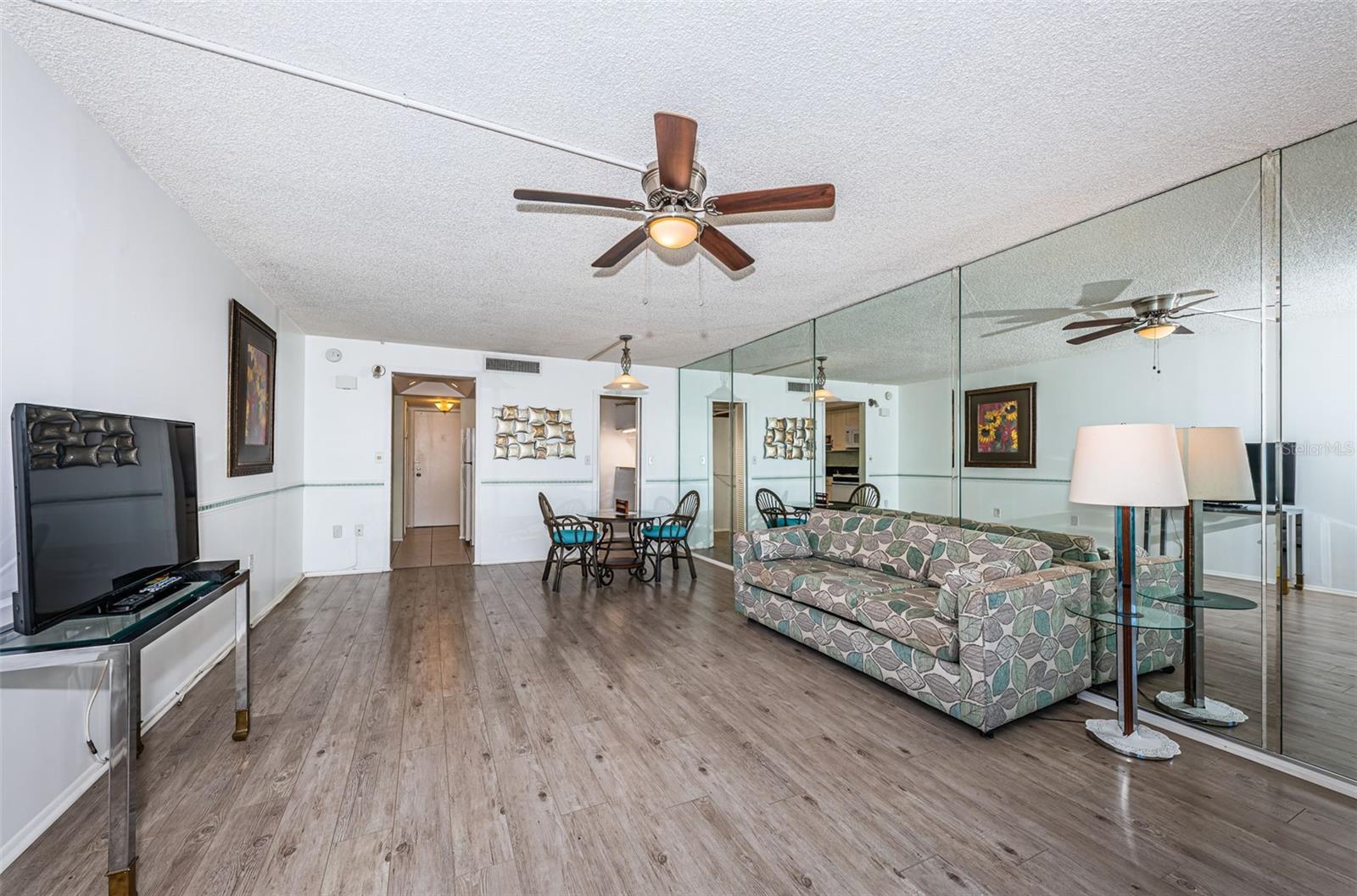 Image 11 of 44 For 4525 Cove Circle 705