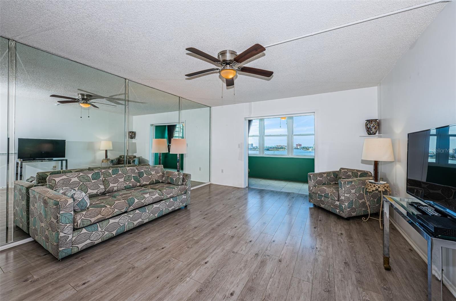 Image 12 of 44 For 4525 Cove Circle 705