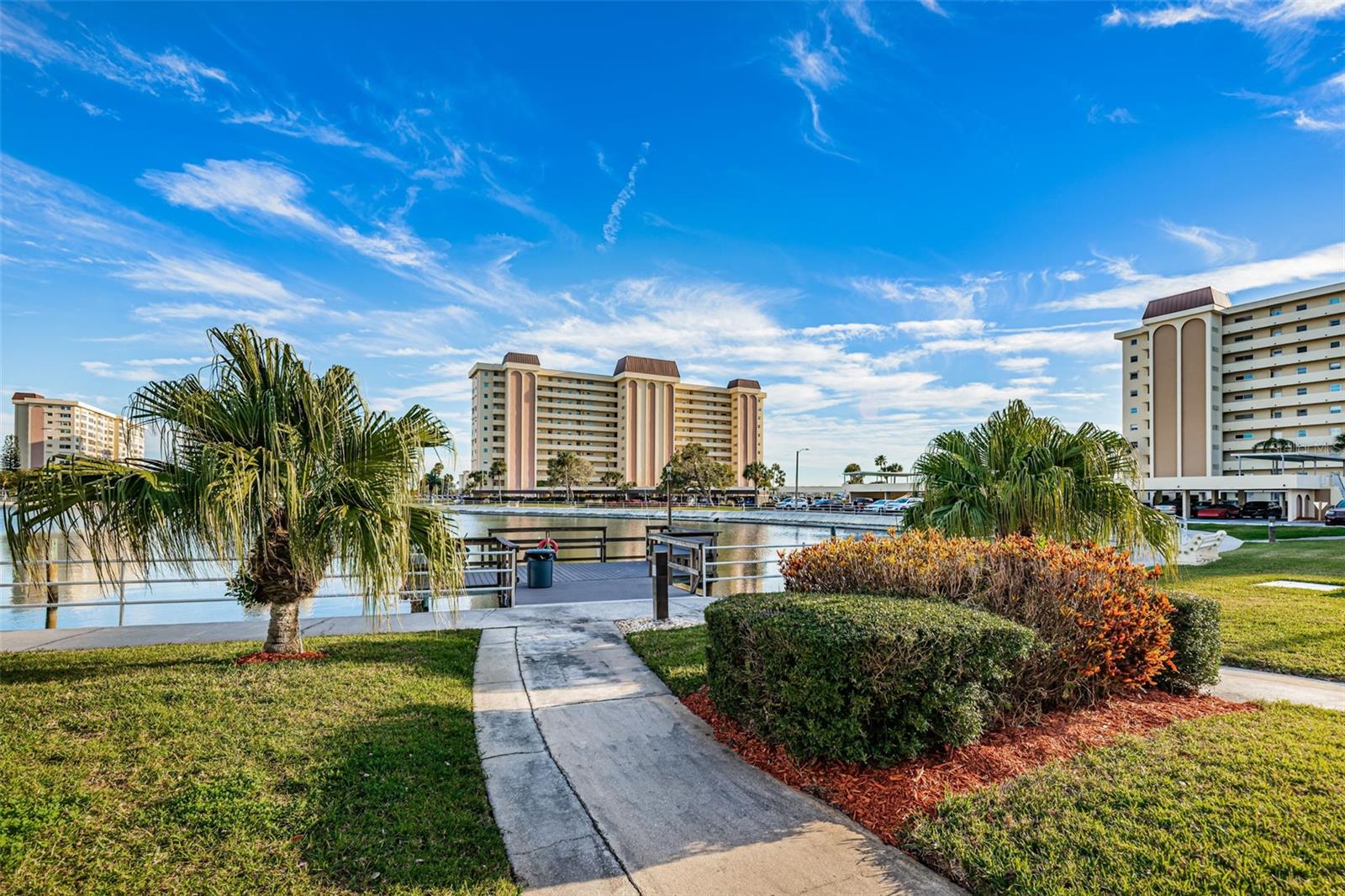 Image 40 of 44 For 4525 Cove Circle 705