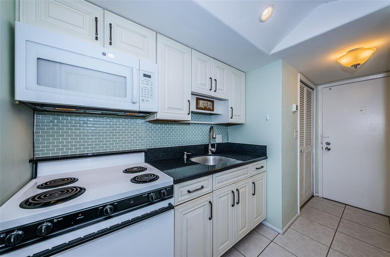 Image 5 of 44 For 4525 Cove Circle 705