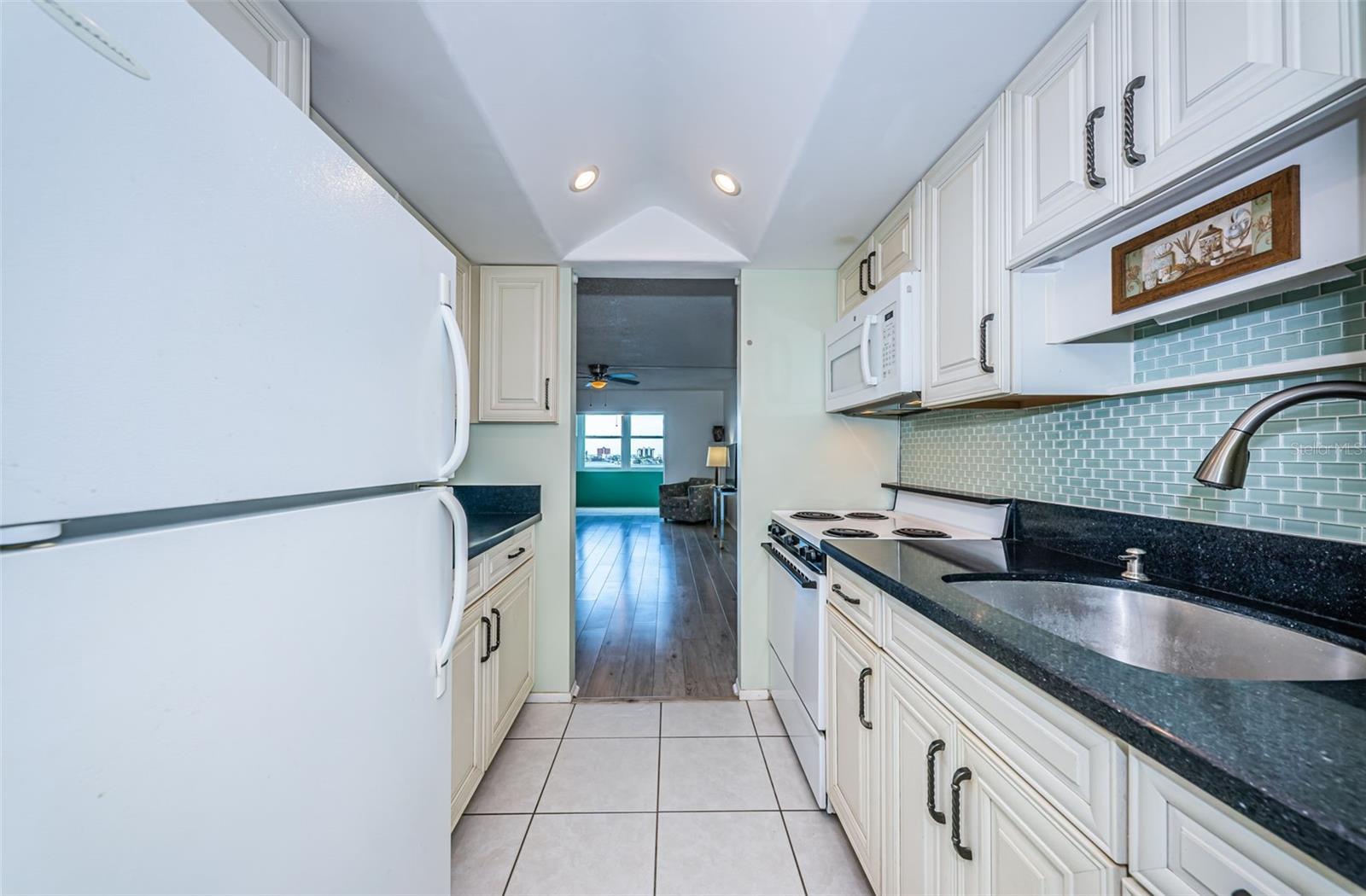 Image 7 of 44 For 4525 Cove Circle 705