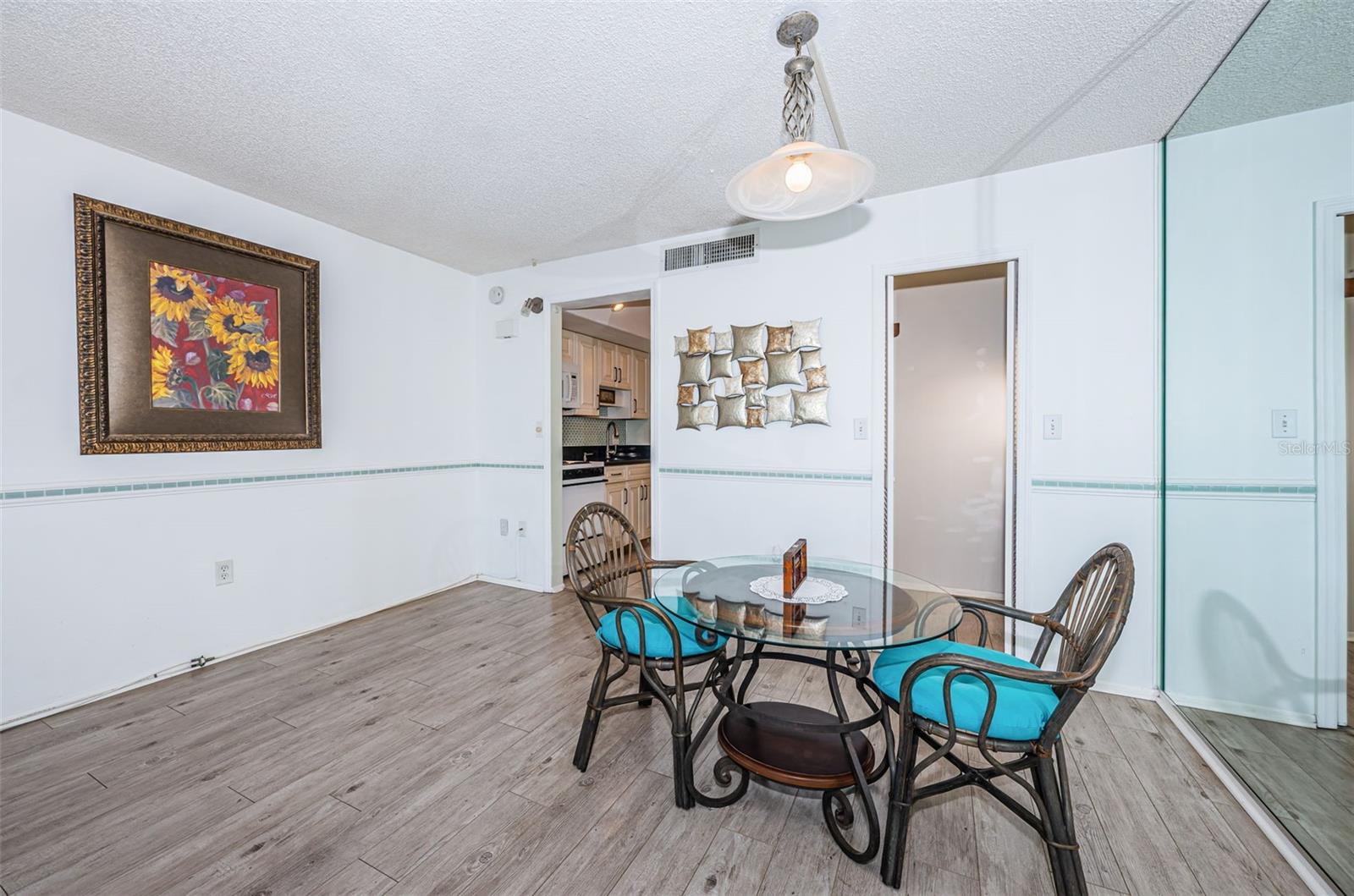 Image 8 of 44 For 4525 Cove Circle 705