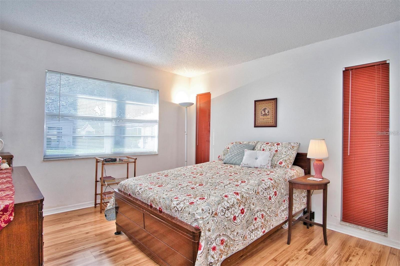 Image 7 of 30 For 1906 Canterbury Lane 32