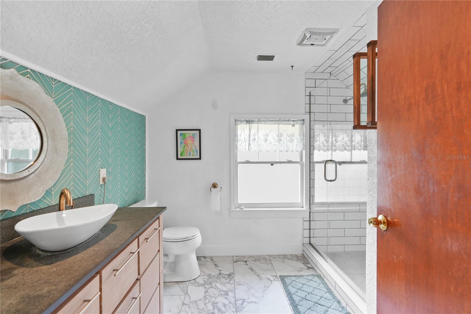 Image 33 of 51 For 714 Woodward Street