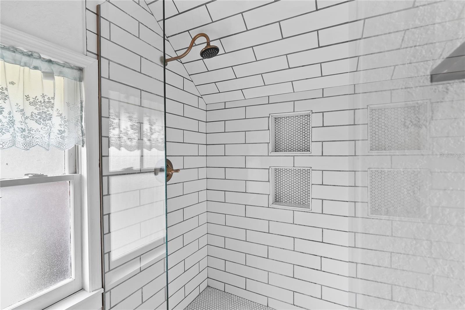 Image 34 of 51 For 714 Woodward Street