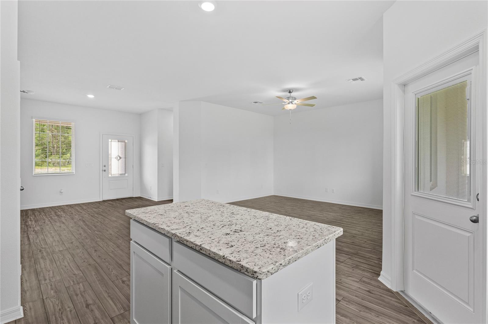 Image 4 of 24 For 547 Bay Leaf Drive