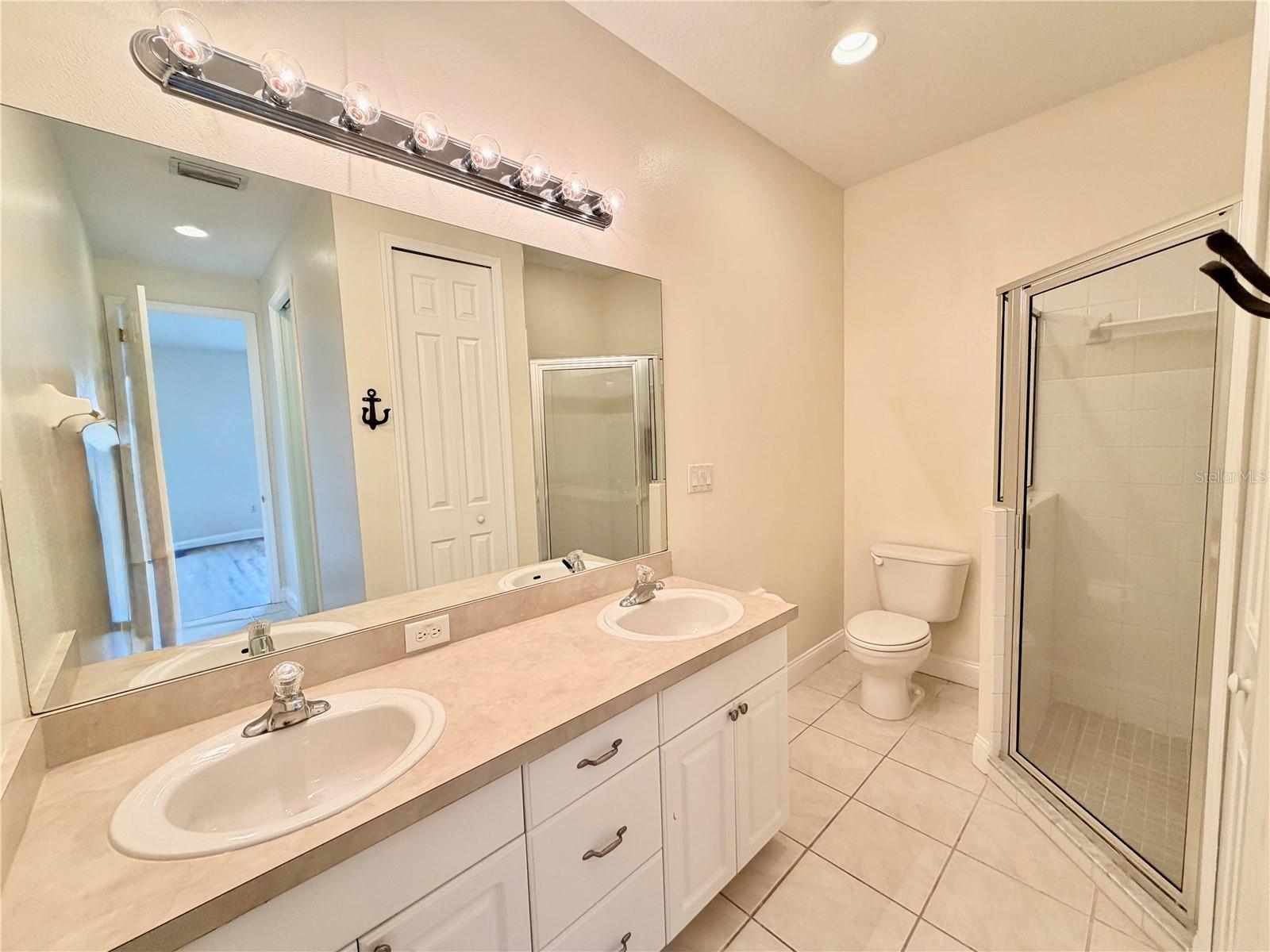 Image 10 of 17 For 6825 Kissimmee Street