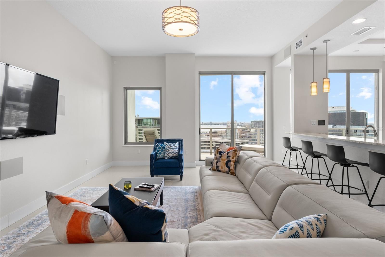 Listing photo id 14 for 449 12th Street 2801