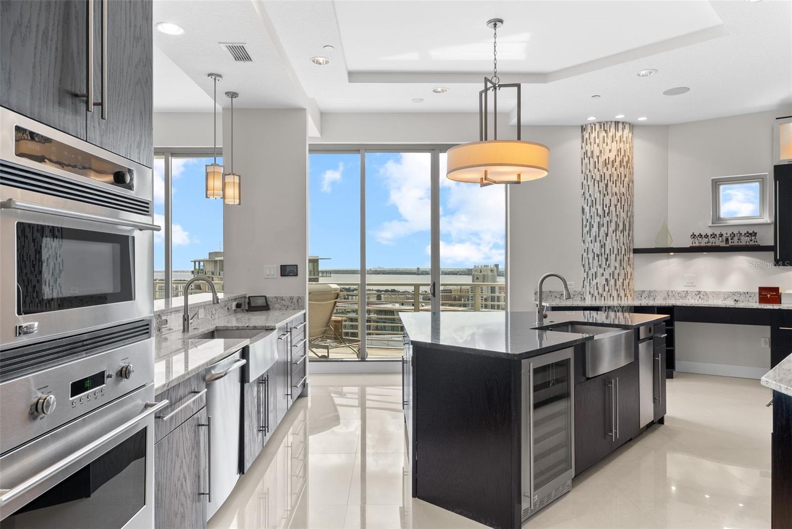 Listing photo id 17 for 449 12th Street 2801