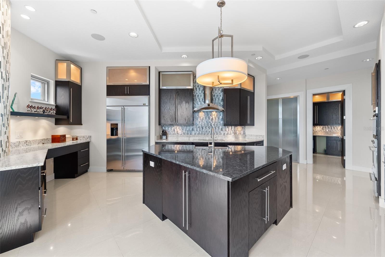 Listing photo id 18 for 449 12th Street 2801