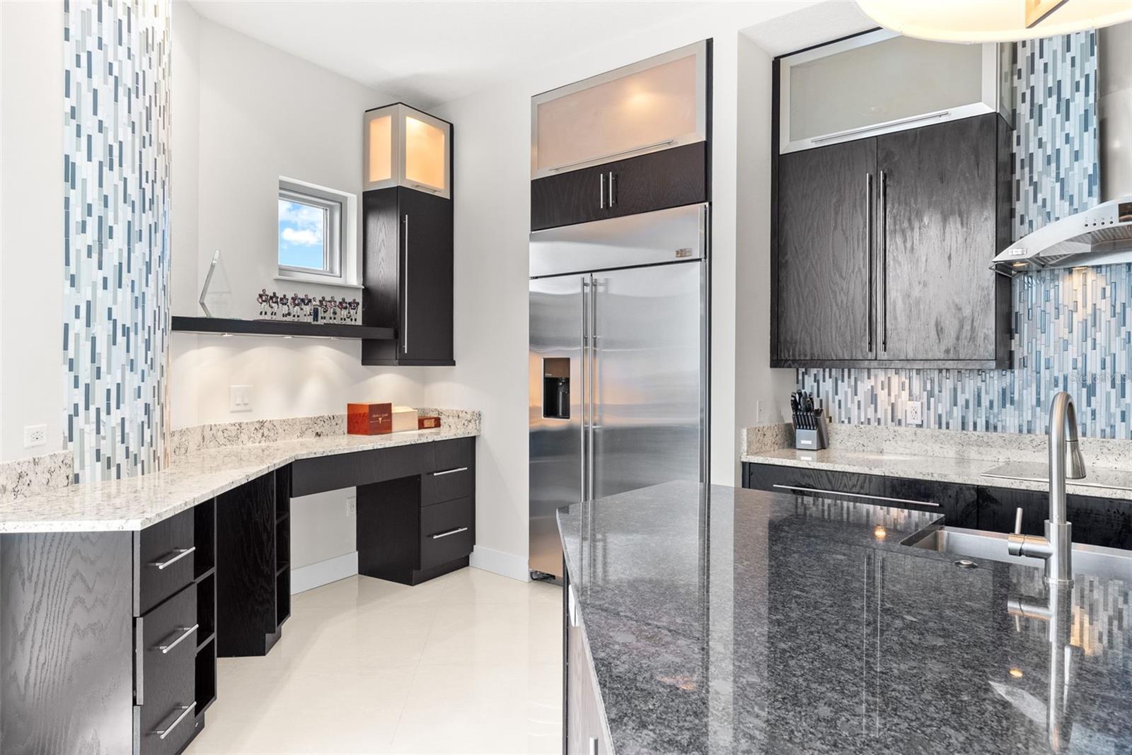 Listing photo id 19 for 449 12th Street 2801