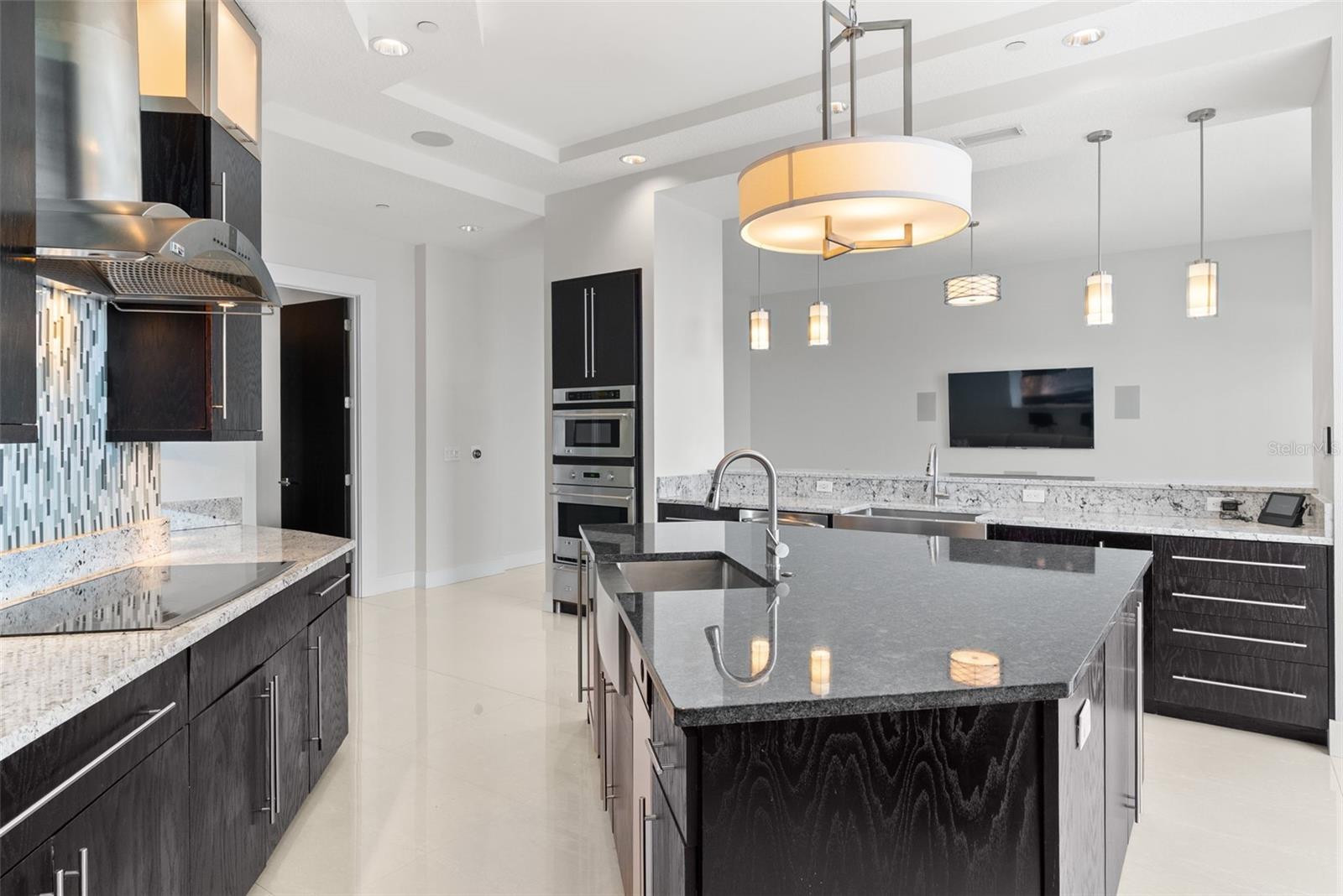 Listing photo id 20 for 449 12th Street 2801