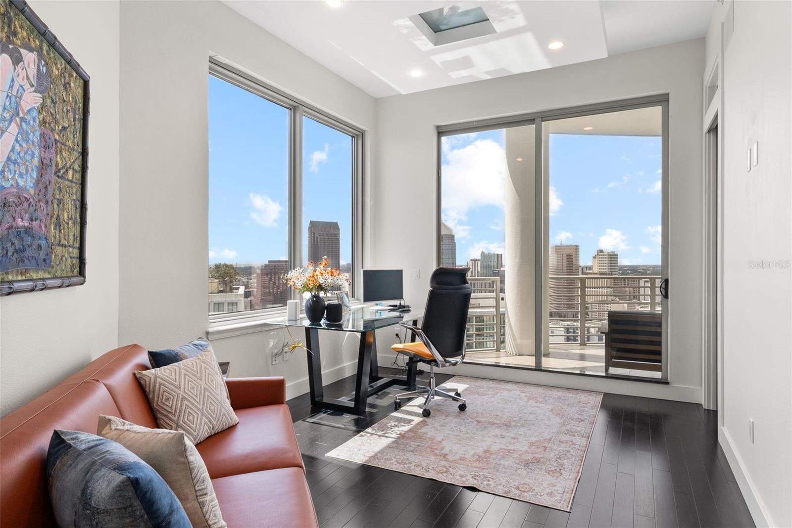 Listing photo id 23 for 449 12th Street 2801