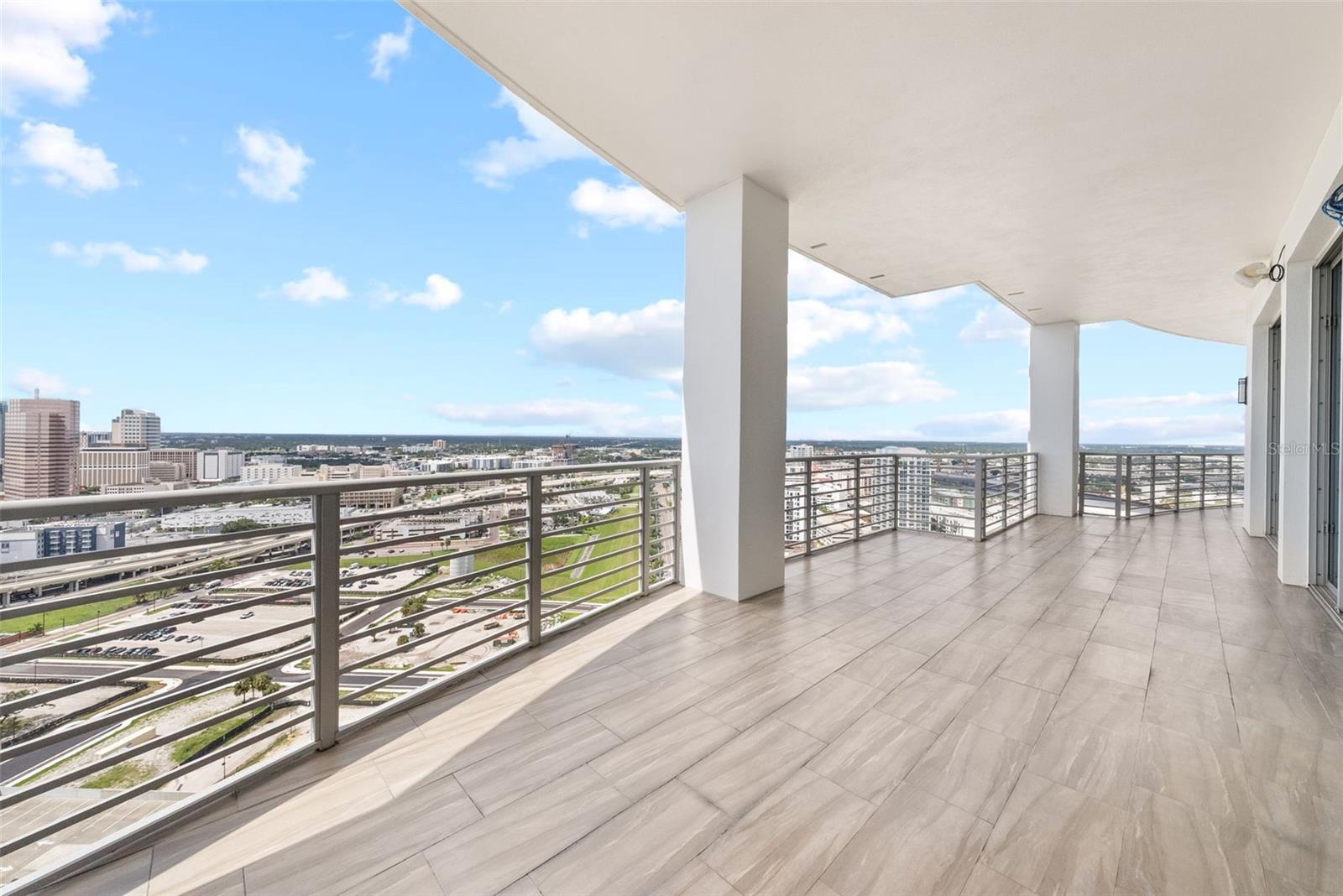 Listing photo id 30 for 449 12th Street 2801