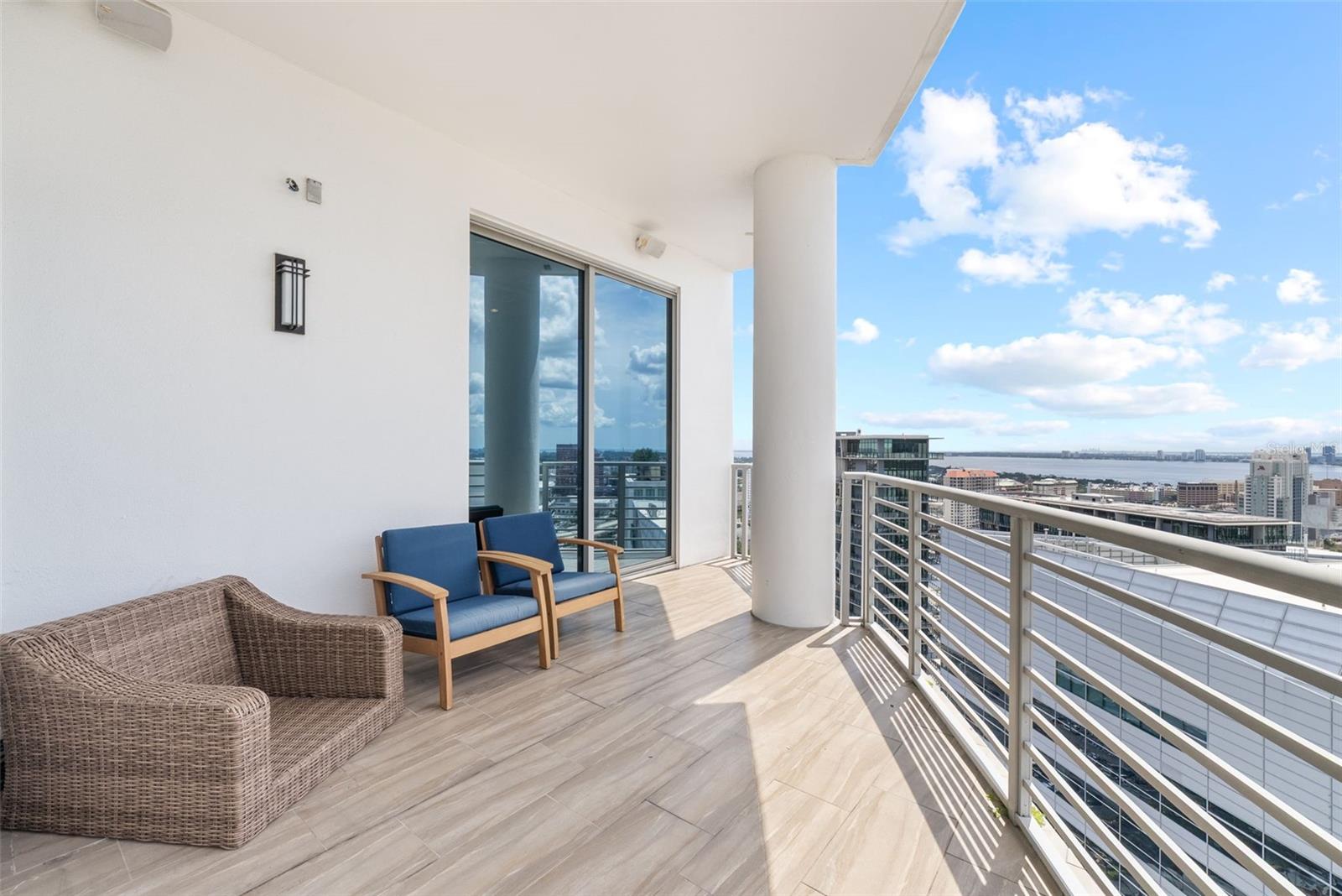 Listing photo id 31 for 449 12th Street 2801