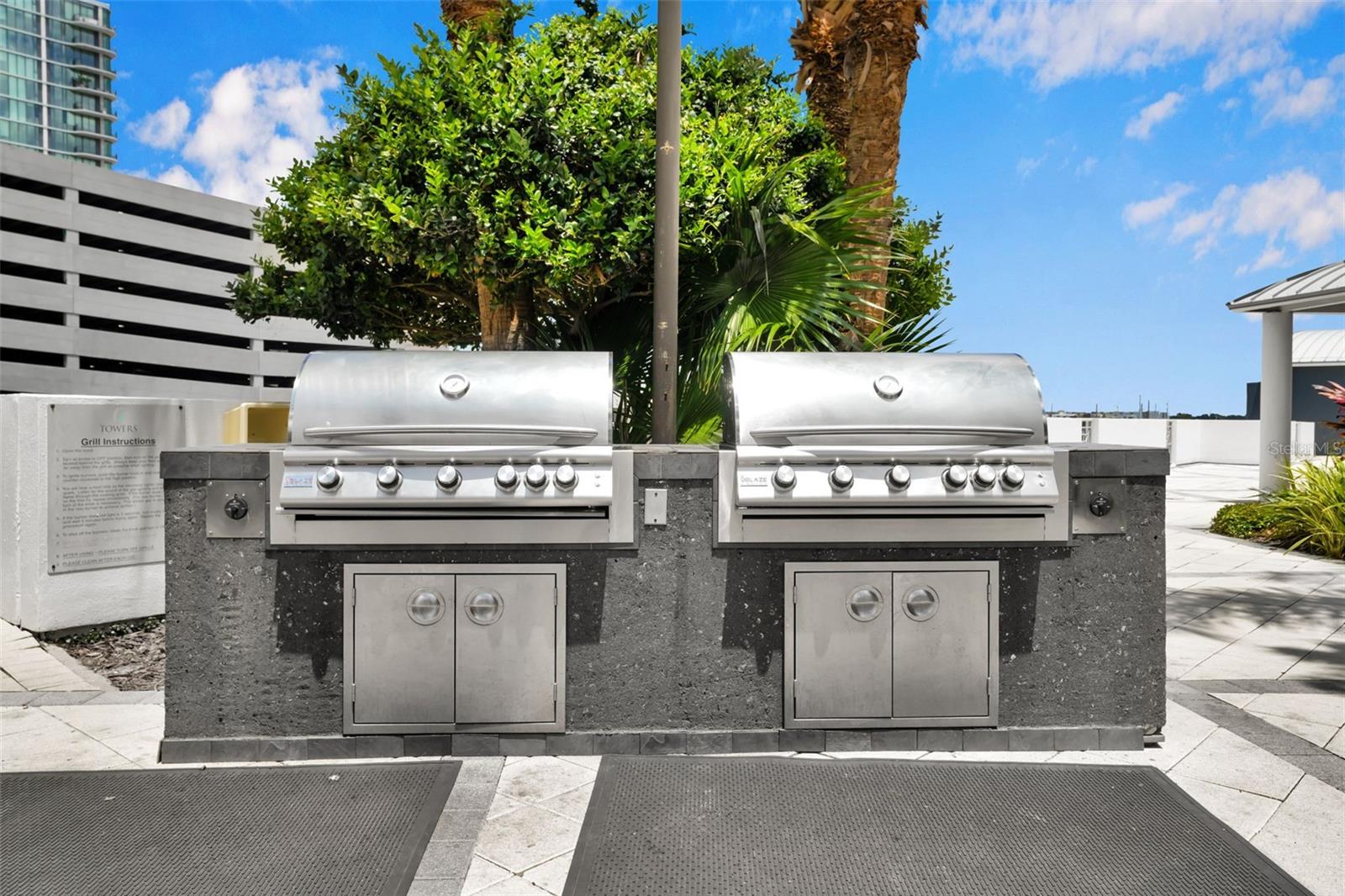 Listing photo id 2 for 449 12th Street 2801