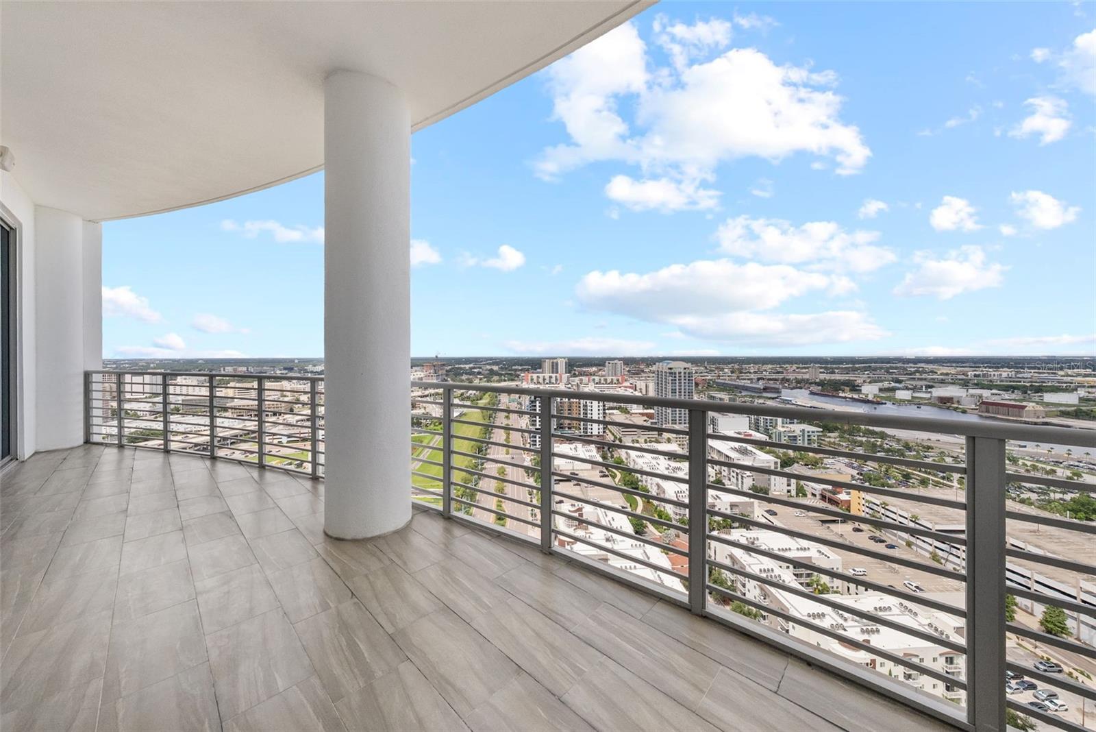 Listing photo id 43 for 449 12th Street 2801