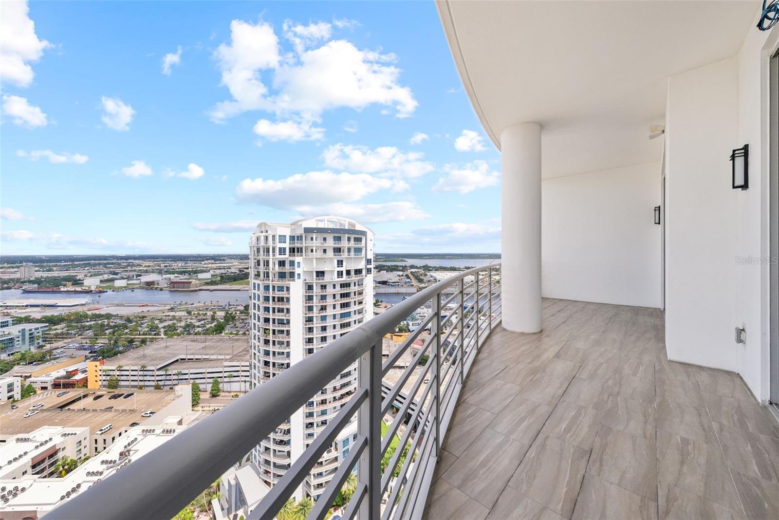 Listing photo id 45 for 449 12th Street 2801