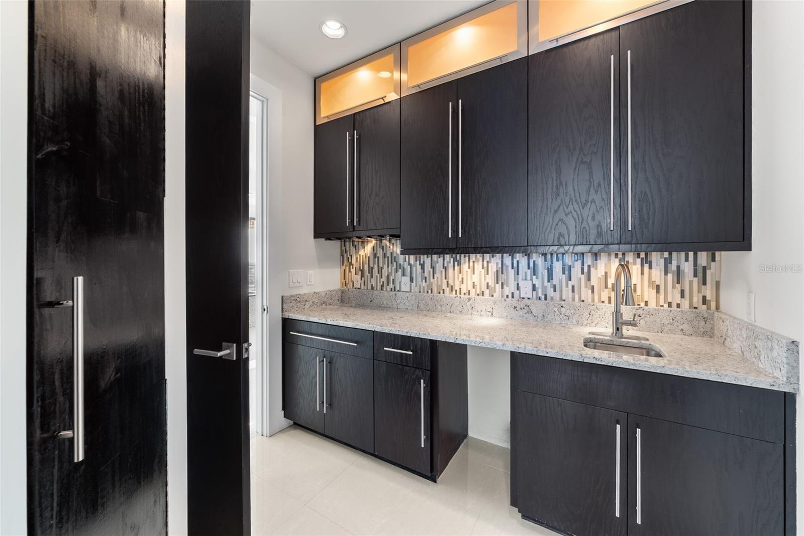 Listing photo id 46 for 449 12th Street 2801