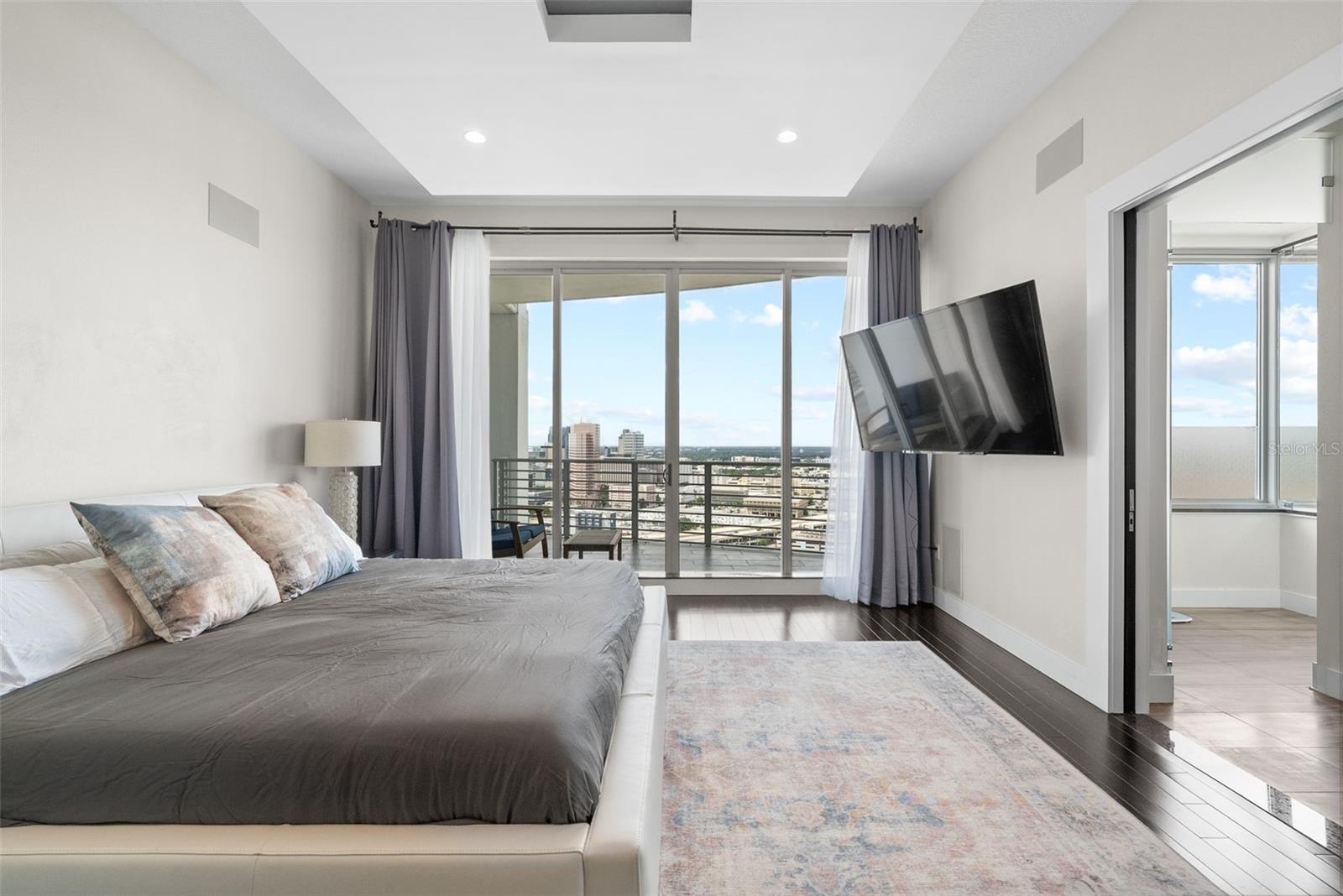Listing photo id 51 for 449 12th Street 2801