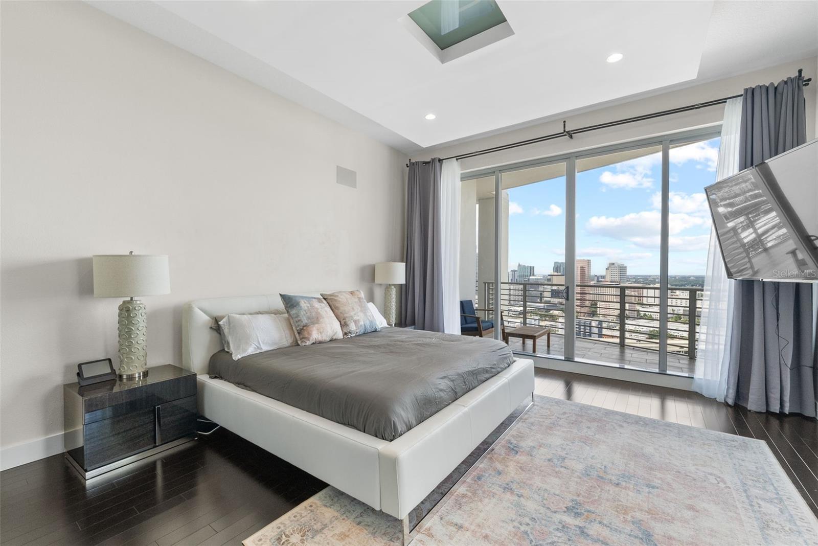 Listing photo id 52 for 449 12th Street 2801